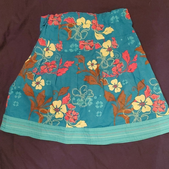 Beautiful floral skirt - Picture 2 of 3